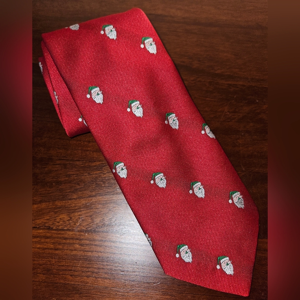 Cape Cod Santa Claus neck tie. 👔